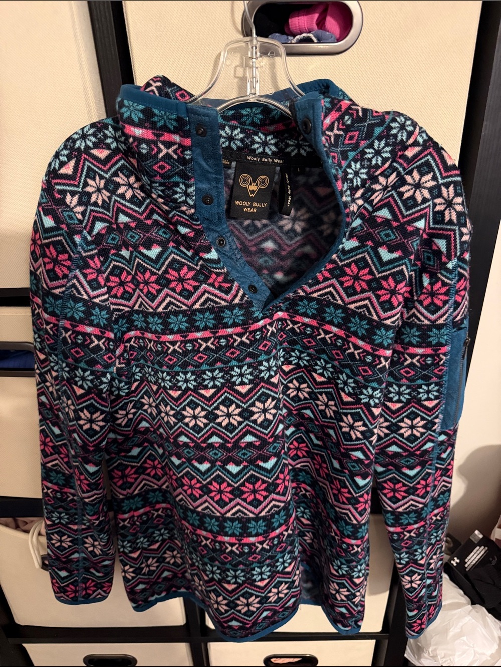 Wooly Bully Wear Women's Teal & Pink Patterned Fleece Pullover